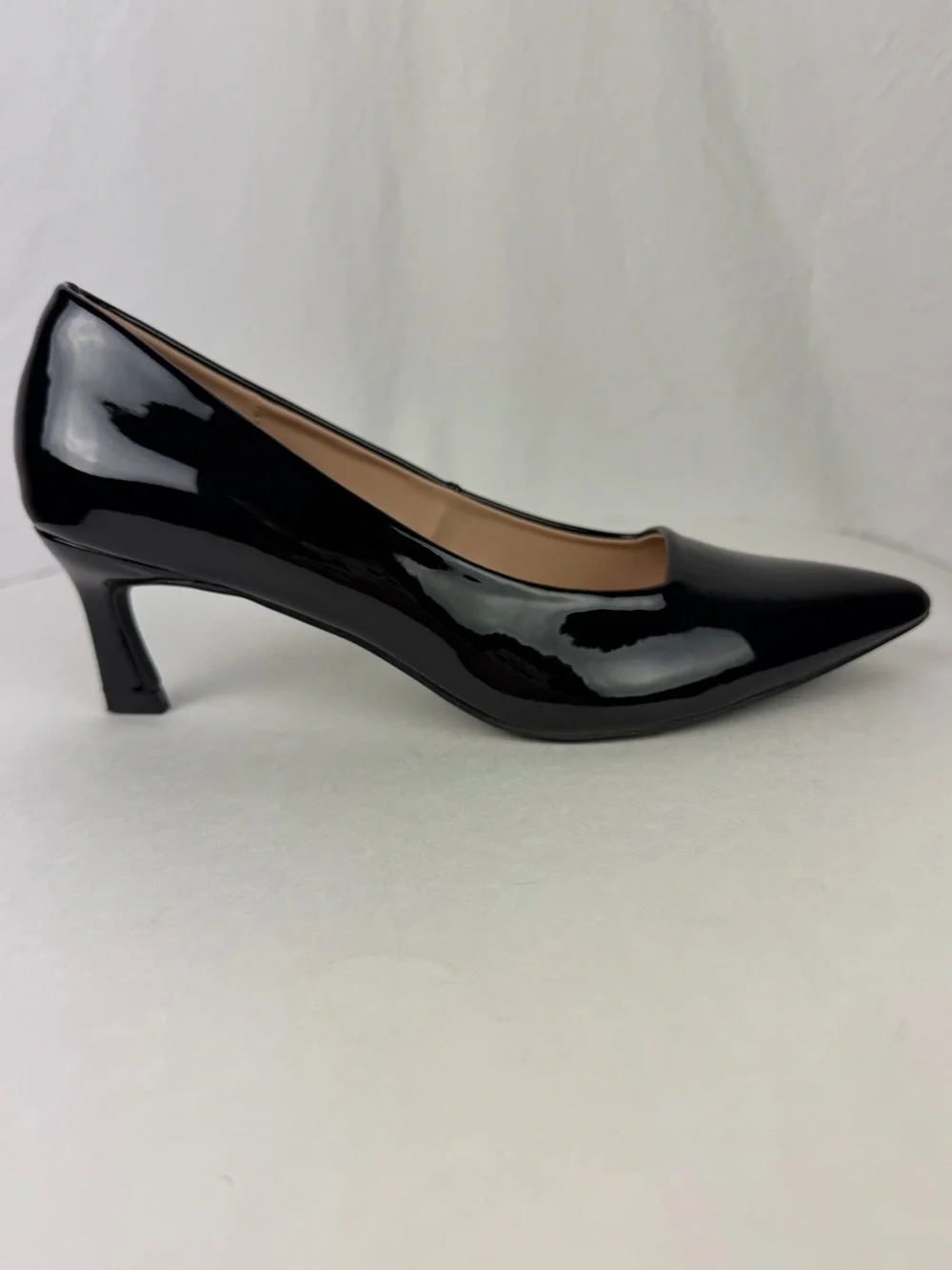 GENSHUO Black Patent Leather Kitten Heels-Size 8.5-Pointed Toe-Faux Leather